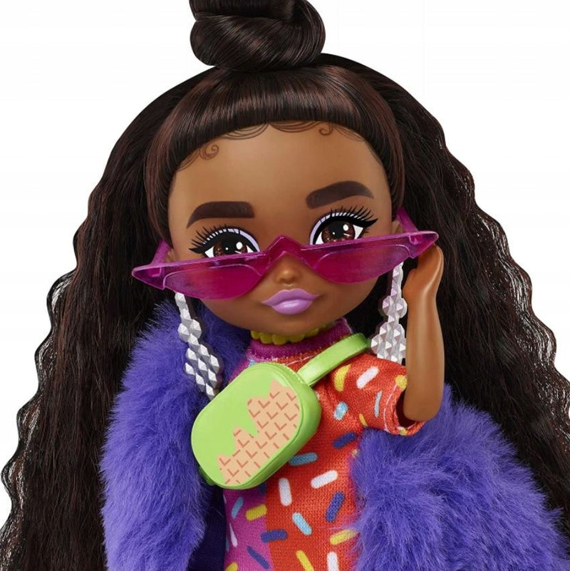 BARBIE EXTRA MINIS LALKA W FIOLETOWYM FU - widok 6 opakowania szczegoly zabawka kolekcja